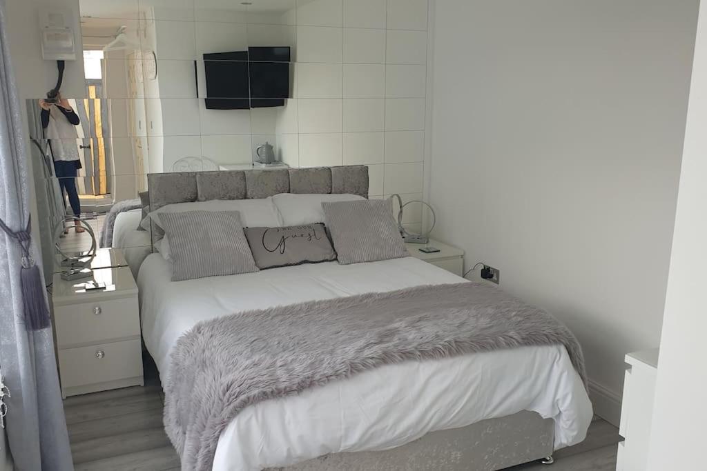 Near Liverpool Double Bedroom Hideaway Wirral Exterior foto