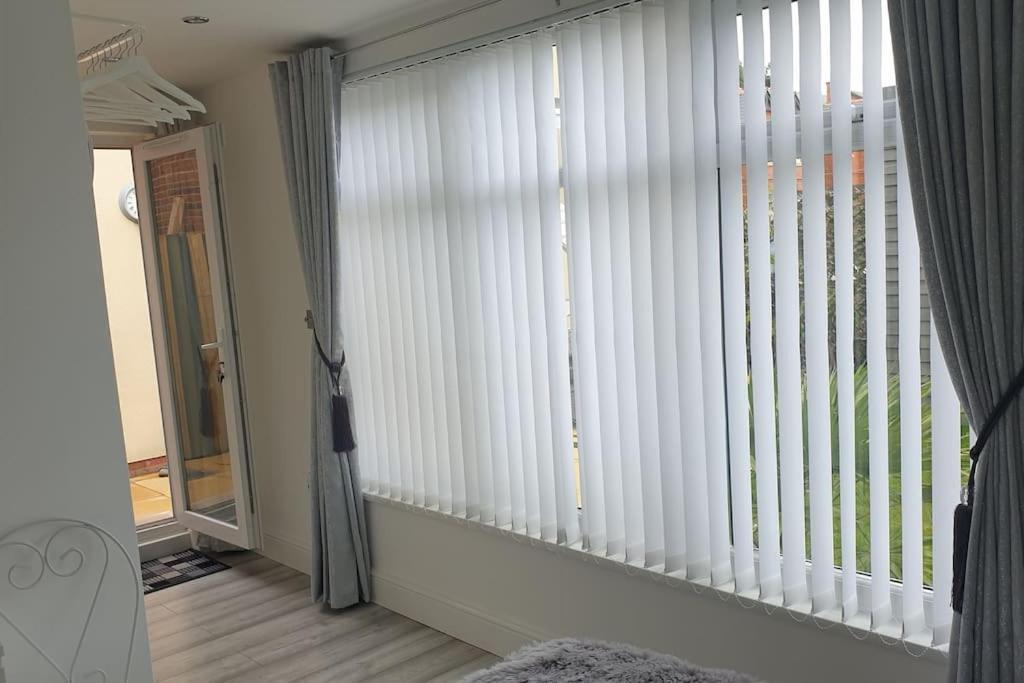 Near Liverpool Double Bedroom Hideaway Wirral Exterior foto